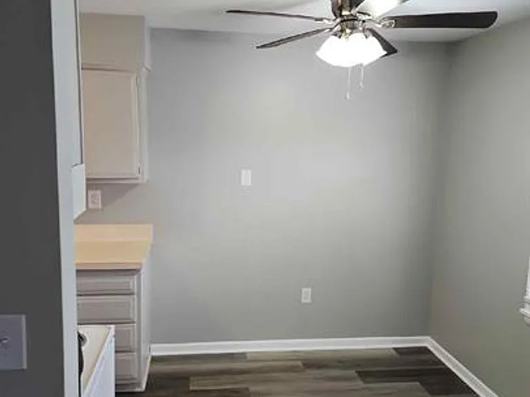 4900-4903 Saddlebrook Ln — Photo 27