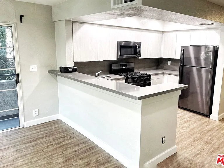 7327 Willoughby Ave #7 — Photo 3