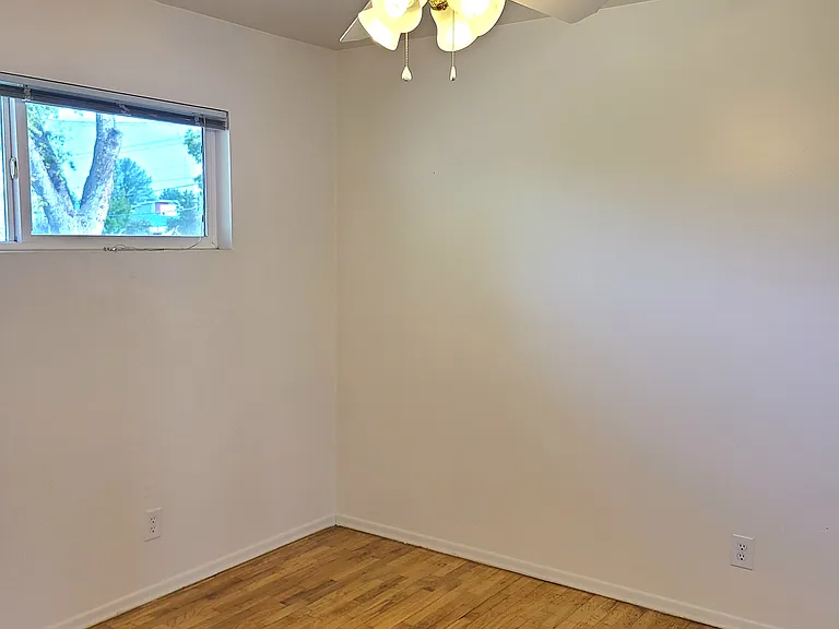 Bonus Room Off The Kitchen