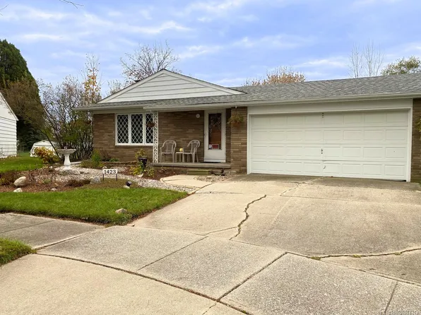 1423 Chatham Dr, Saginaw, MI 48601