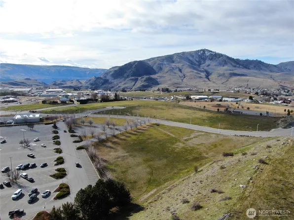 100 N Apple Blossom Drive, Chelan, WA 98816