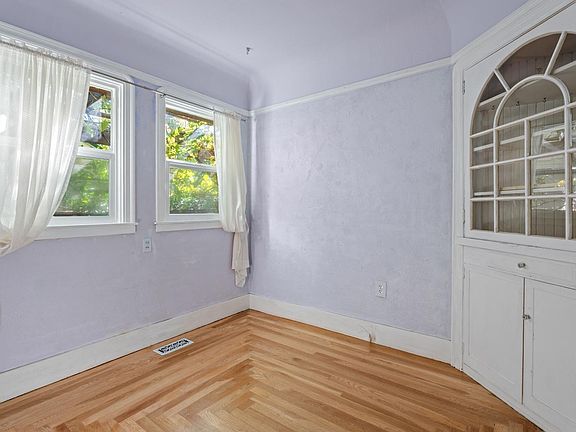 4th image of 313 Jones Street