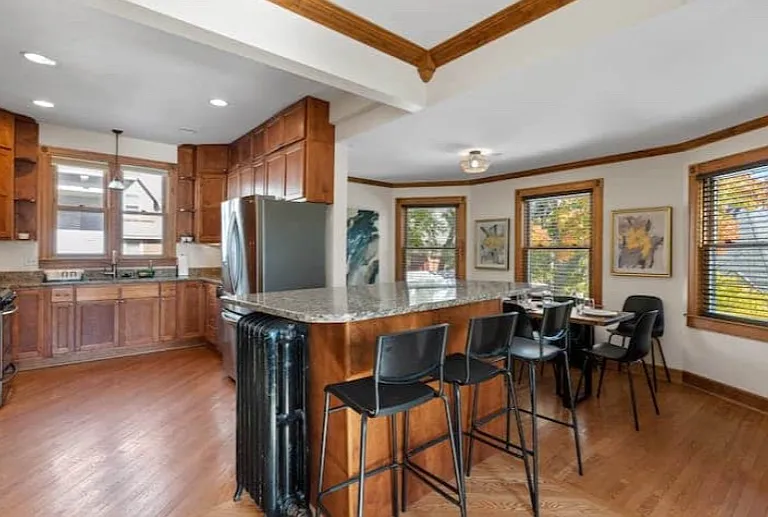 2822 N Shepard Ave #UPPER — Photo 1