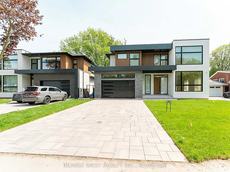 510 Wellington Cres — Photo 1