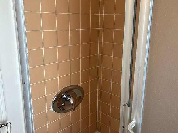 4th image of 11960 Moorpark St #11