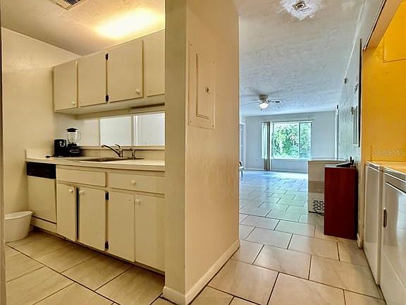 5th image of 3800 SW 20TH AVENUE #207