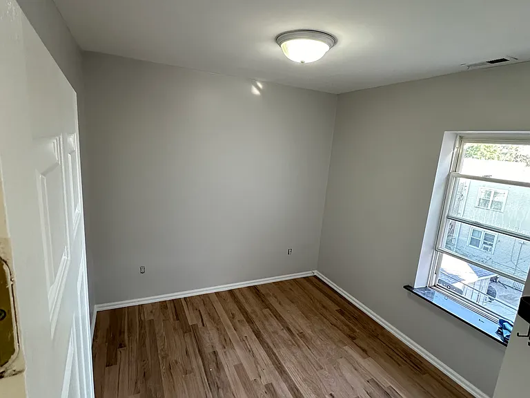 4215 N Lockwood Ave #11 — Photo 9