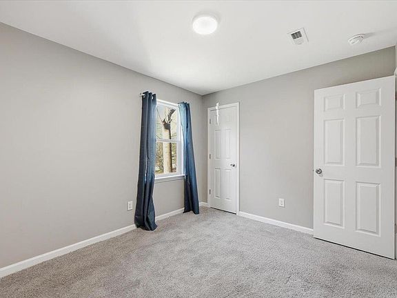 4th image of 423 Killion Dr
