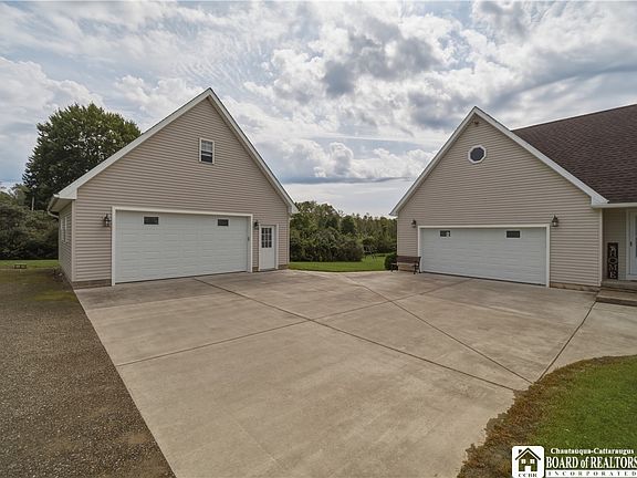 3rd image of 545 Warren Rd