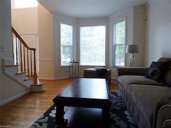 5th image of 16 Holly Springs Ln