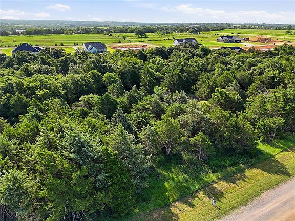 4th image of 960 Creekside Trl #4