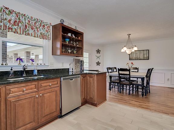 4th image of 1070 Brashum Dr