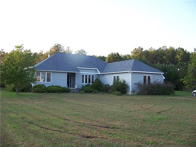 1st image of 413 N Creek Cir