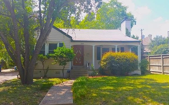 3rd image of 2206 Stamford Ln