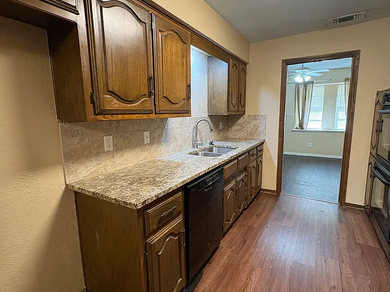 1025 Clover Dale Ln — Photo 6