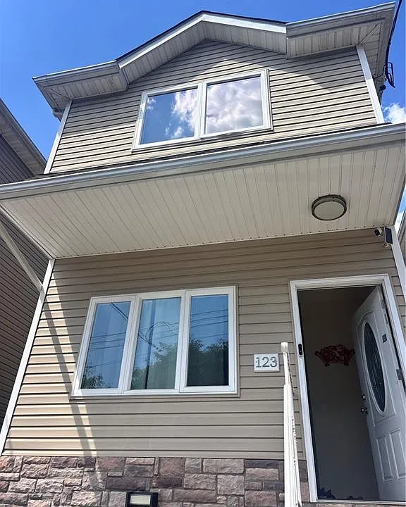 123 Hendricks Ave
