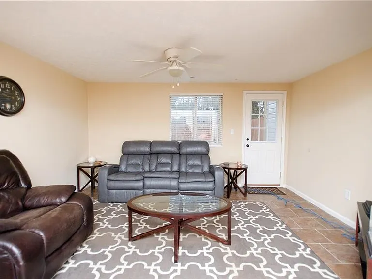 63 Lucinda Ct — Photo 7