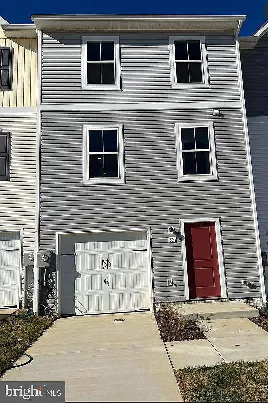 3 bed, 3.0 bath, 1650 sqft, $1,800 — Photo 1