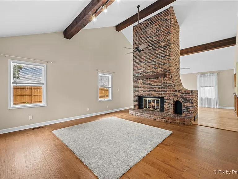 702 N View St — Photo 3