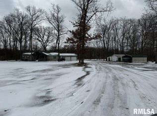 22243 N Douthit Ln, Dix, IL 62830
