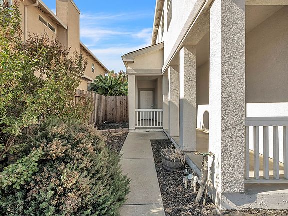 2nd image of 681 Chateau Cir