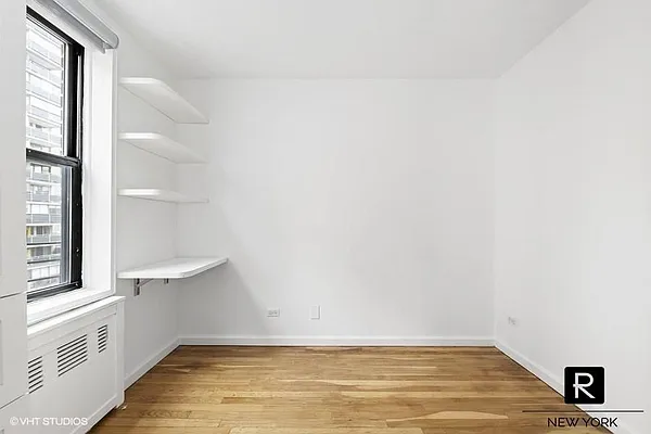 Sold by R New York | media 14