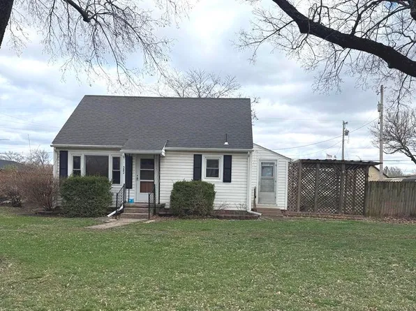 302 S Maple St, Douglass, KS 67039