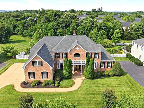 2nd image of 43154 Meadow Grove Dr