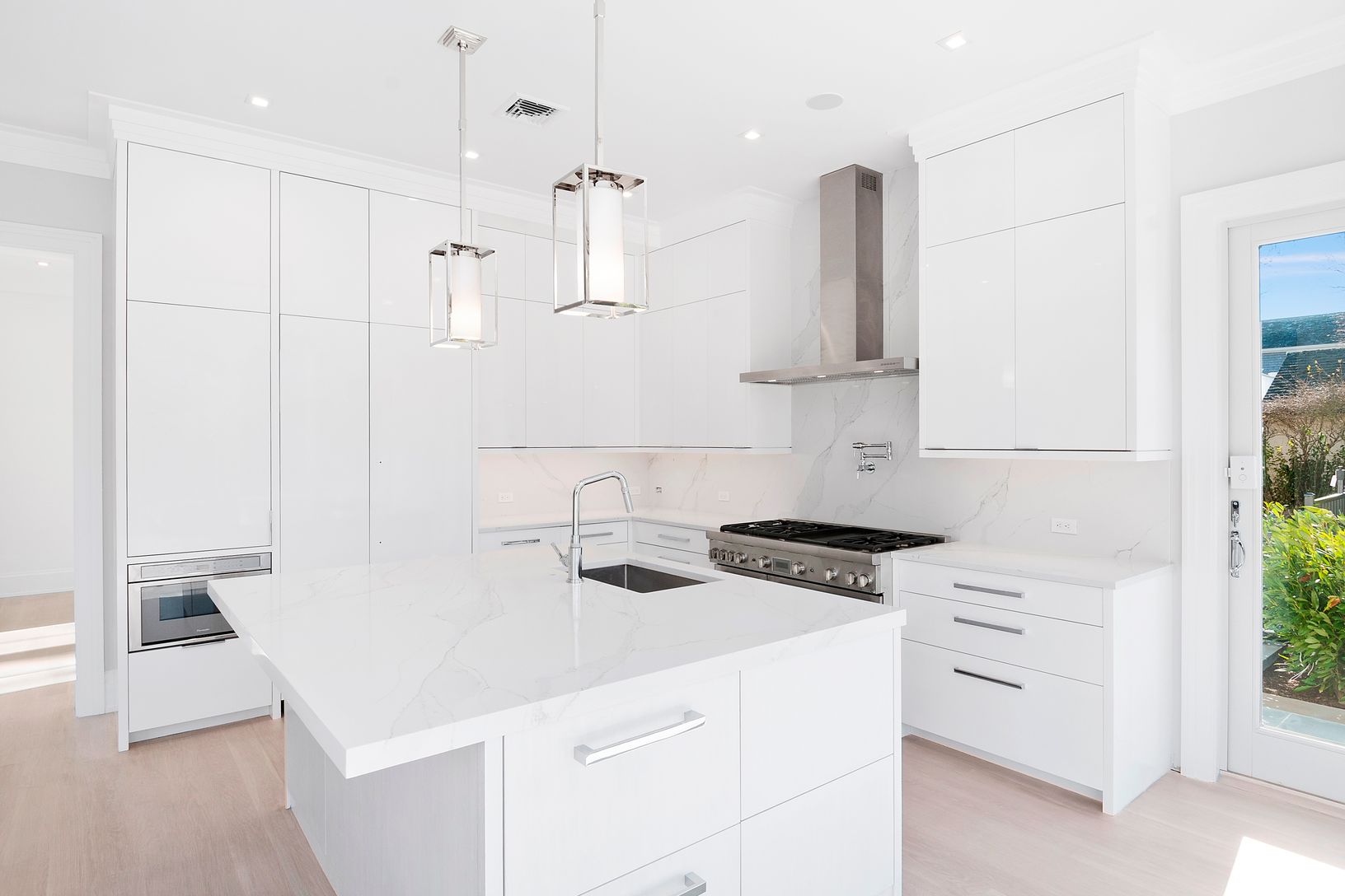  High Lacquer Custom Kitchen 