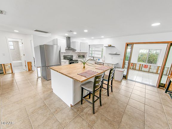 3rd image of 217 Brittany Ave