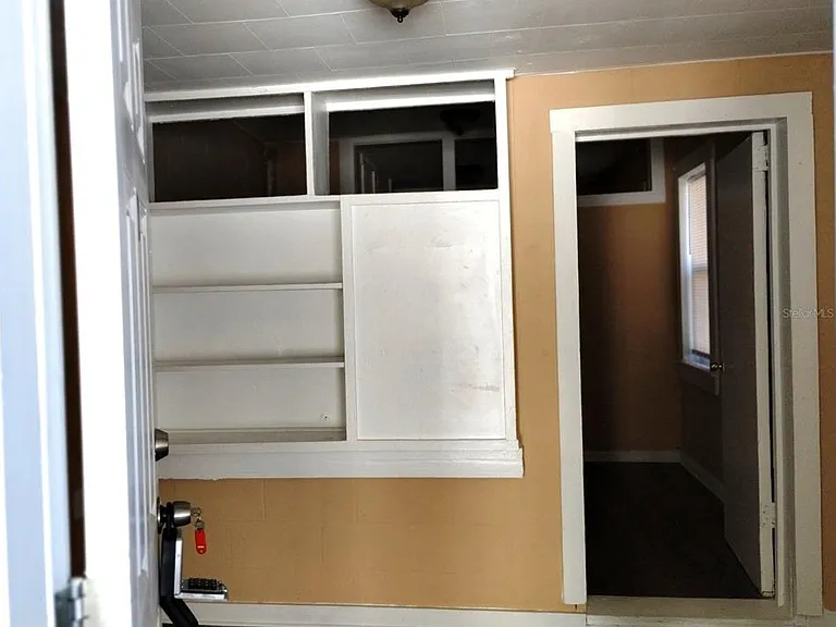 418 E Amelia Ave #D — Photo 5