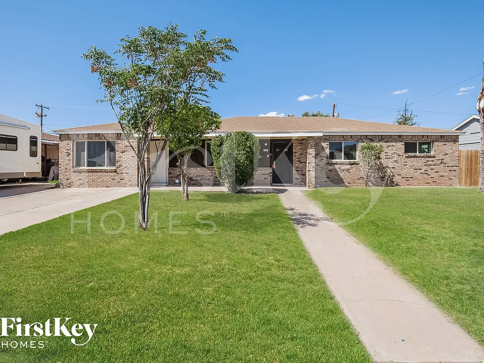 2126 W San Miguel Ave
