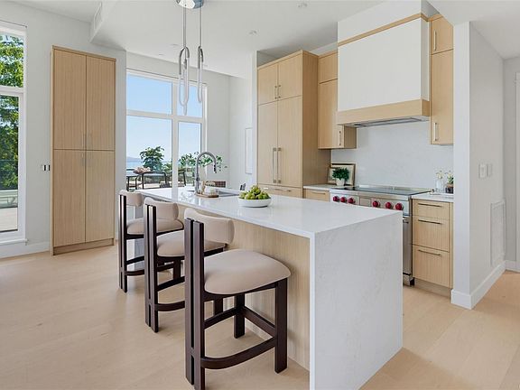4th image of 5229 Cordova Bay Rd #Penthouse 404