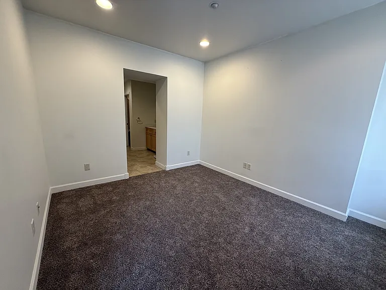 20 E Main St #6 — Photo 5