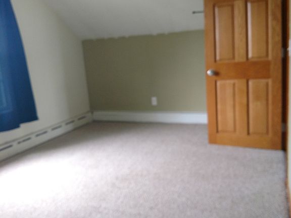 4th image of 850 E Broadway Ave