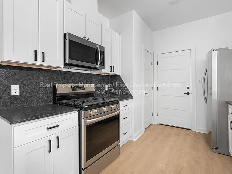 8908 Cambria Cir #B — Photo 7