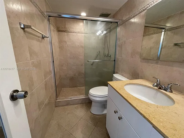 4747 Collins Ave #1102 — Photo 9