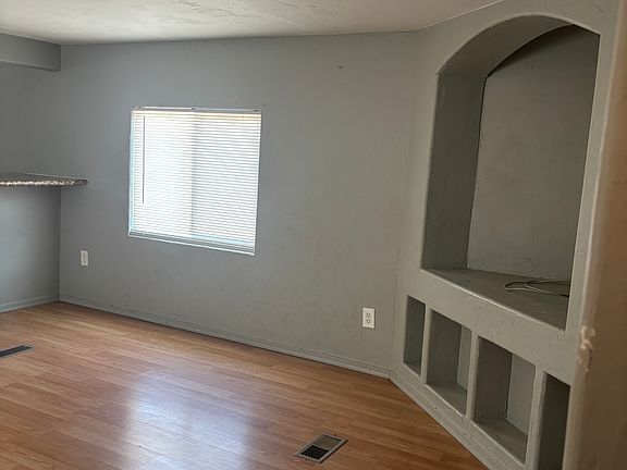 3rd image of 1390 Tumbleweed Dr