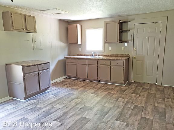 3rd image of 308 Fuller Ave