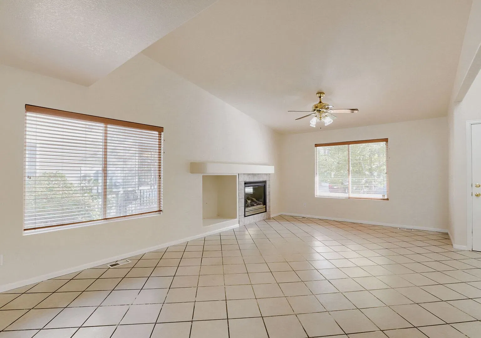 Updated 3BD/2BA Home in Longmont - Available NOW! — Photo 4