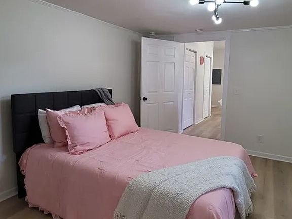 3rd image of 426A W King St #A