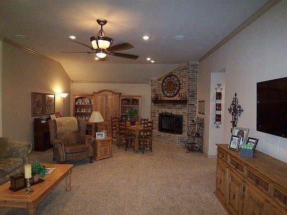 3rd image of 115 Fannin Ave