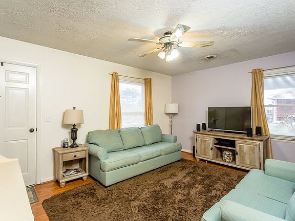 5th image of 102 Hillside Dr