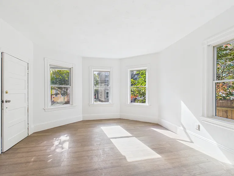 365 Orms St #1 — Photo 3
