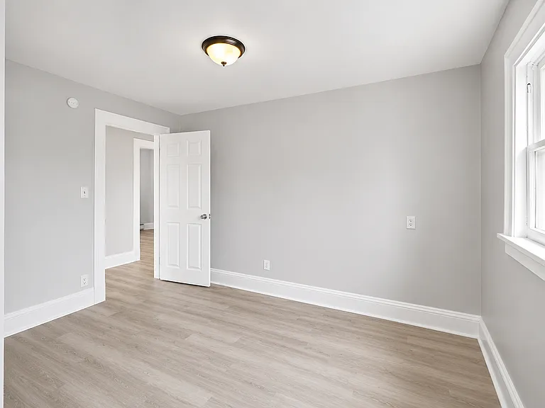 93 Hollywood Ave — Photo 14