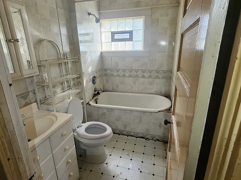 2847 E 98th St #1/2 — Photo 5
