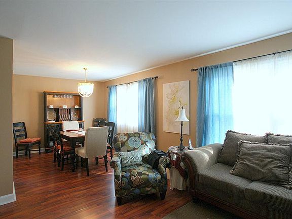 5th image of 120 E Berkley Dr