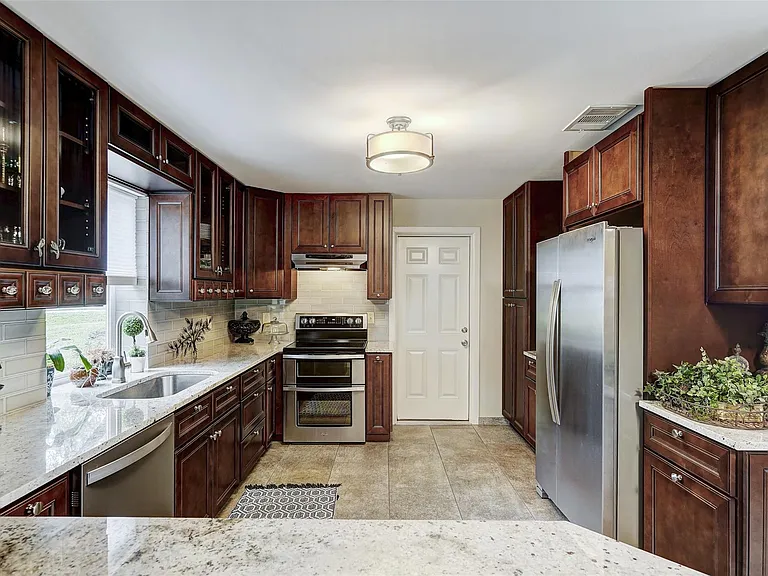 101 W Eagle Dr #101 — Photo 14