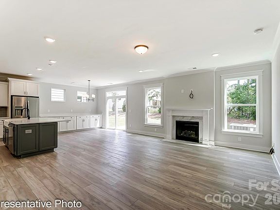 3rd image of 13118 Foxberry Rd