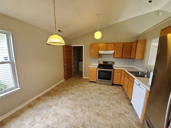 3rd image of 3104 Stratus Dr